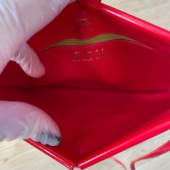 Koret |Korettelak| Clutch Shoulder Bag in Patent Leather Lipstick Red - Picture 6 of 7